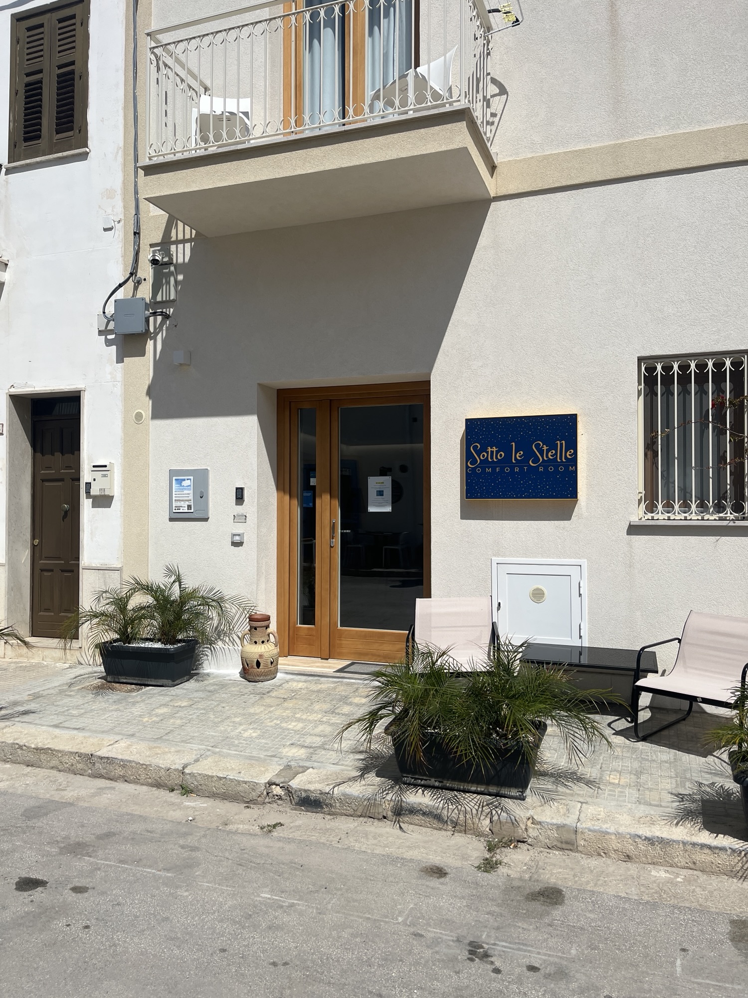 Eingang der Unterkunft Sotto Le Stelle Comfort Room in San Vito Lo Capo auf Sizilien